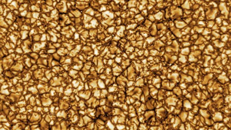 Prime immagini del Sole ad altissima risoluzione ottenute al nuovo telescopio DKIST